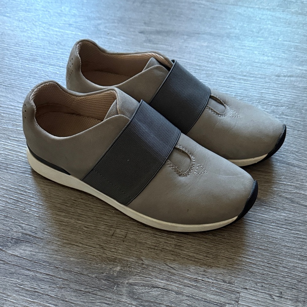 Vionic Women's Taupe and Black Slip-On Sneakers